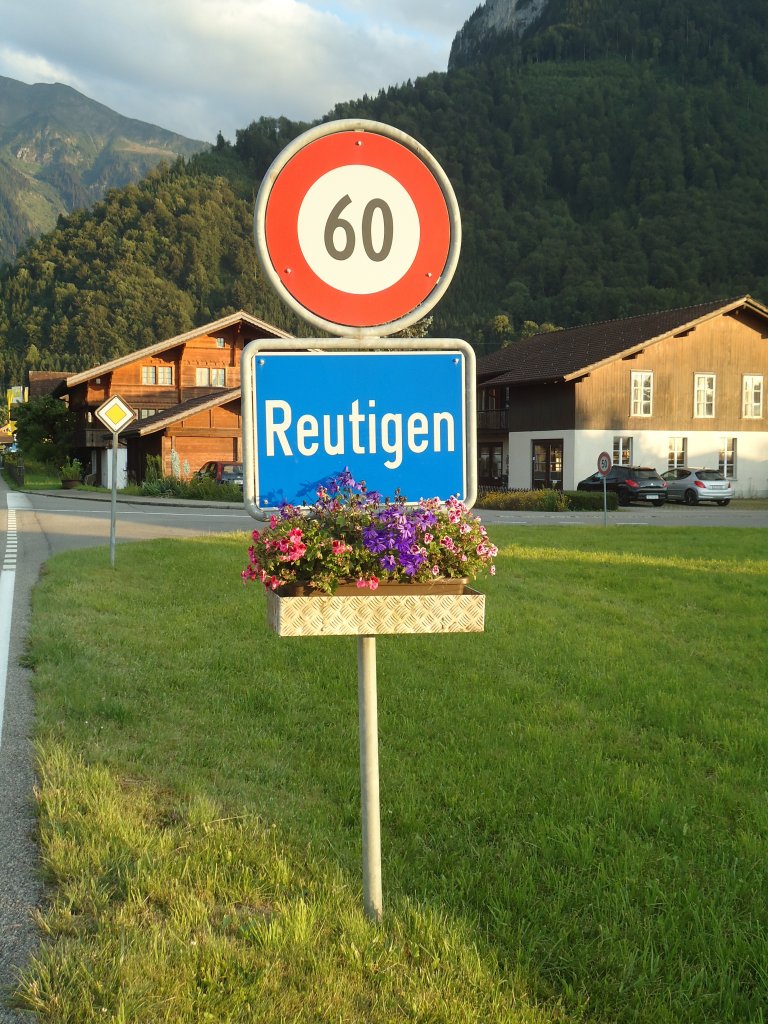(134'648) - Ortsbeginn von Reutigen + H�chstgeschwindigkeit am 2. Juli 2011