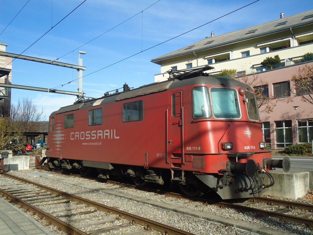 (137'061) - Crossrail-Lokomotive - Nr. 436'111-9 - am 28. November 2011 im Bahnhof Spiez