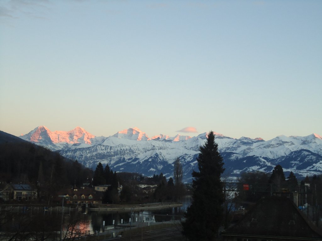 (137'820) - Eiger, M�nch und Jungfrau am 24. Februar 2012 von Thun aus