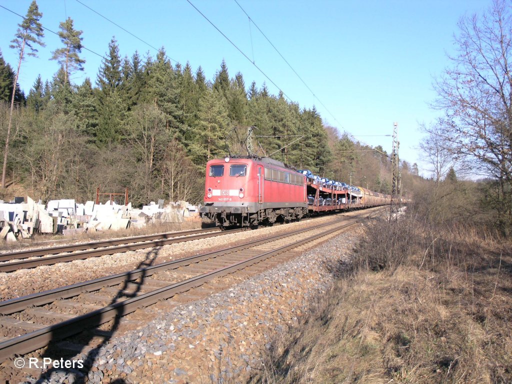 140 657-8 zieht bei Deining ein BMW-Autozug. 06.03.08