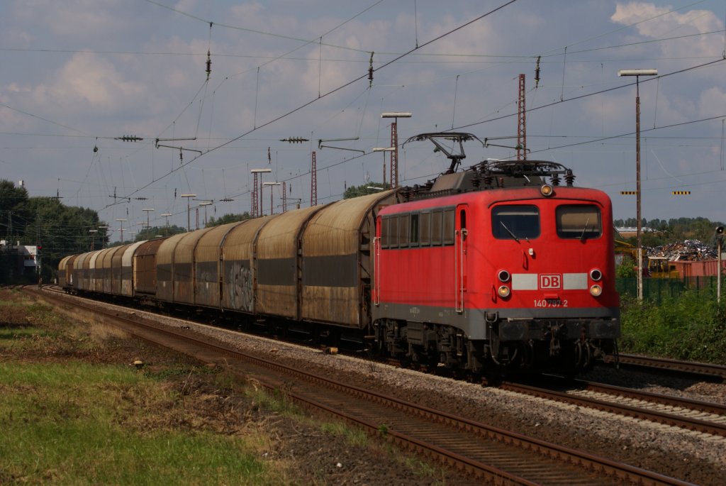 140 797-2 mit einem Gterzug in Hilden am 04.09.2010