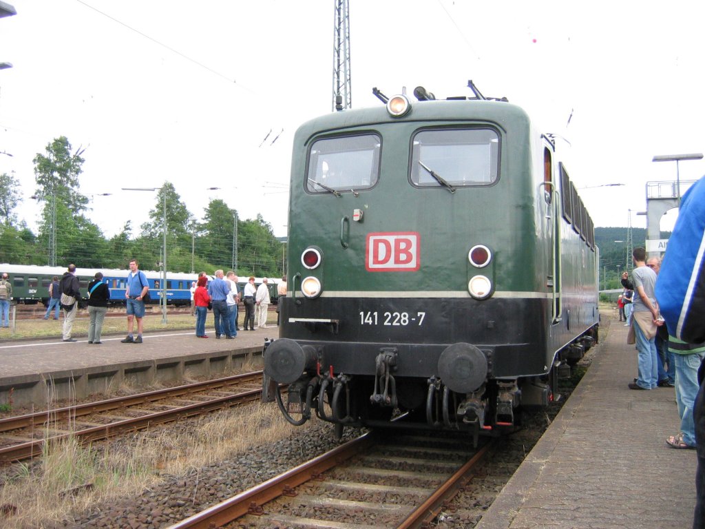 141 228-7 in Altenbeken am 01.07.2007