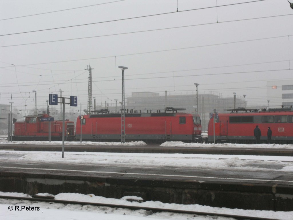 142 022 und 111 059 im Pbz im Leipziger HBF. 23.12.10