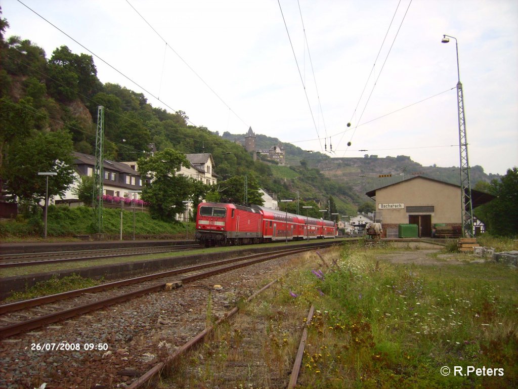 143 031-3 erreicht Bacharach mit einem RE Koblenz. 26.07.08