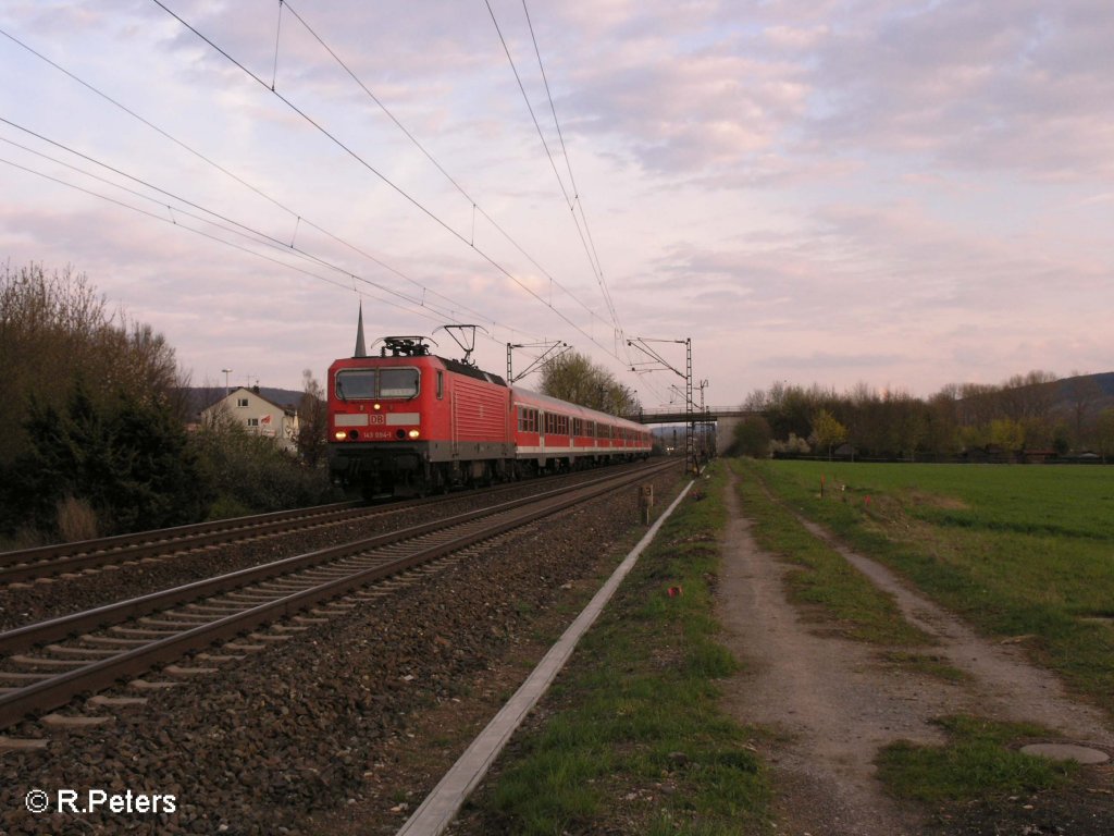 143 094-1 zieht eine RB Jossa durchs Maintal bei thngersheim. 12.04.08