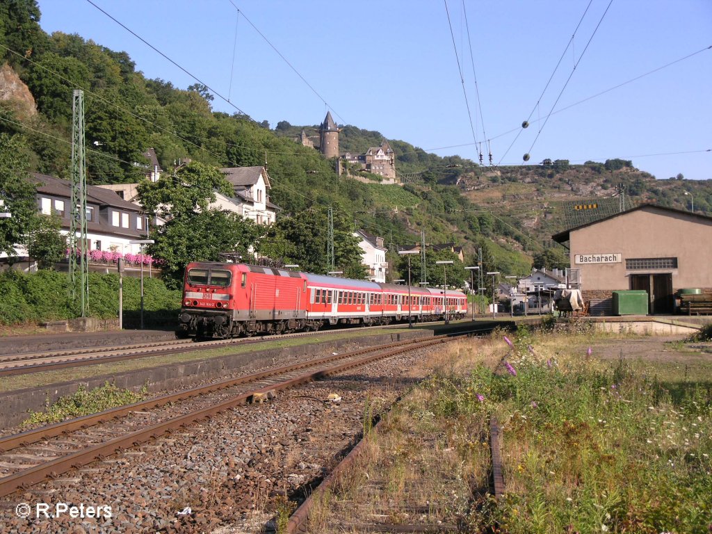 143 164-2 verlsst Bacharach mit einer RB Mainz HBF. 24.07.08