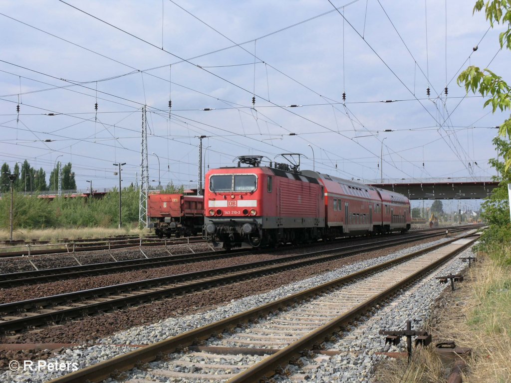 143 210-3 zieht ein RB11 Cottbus durch Eisenhttenstadt. 18.08.08