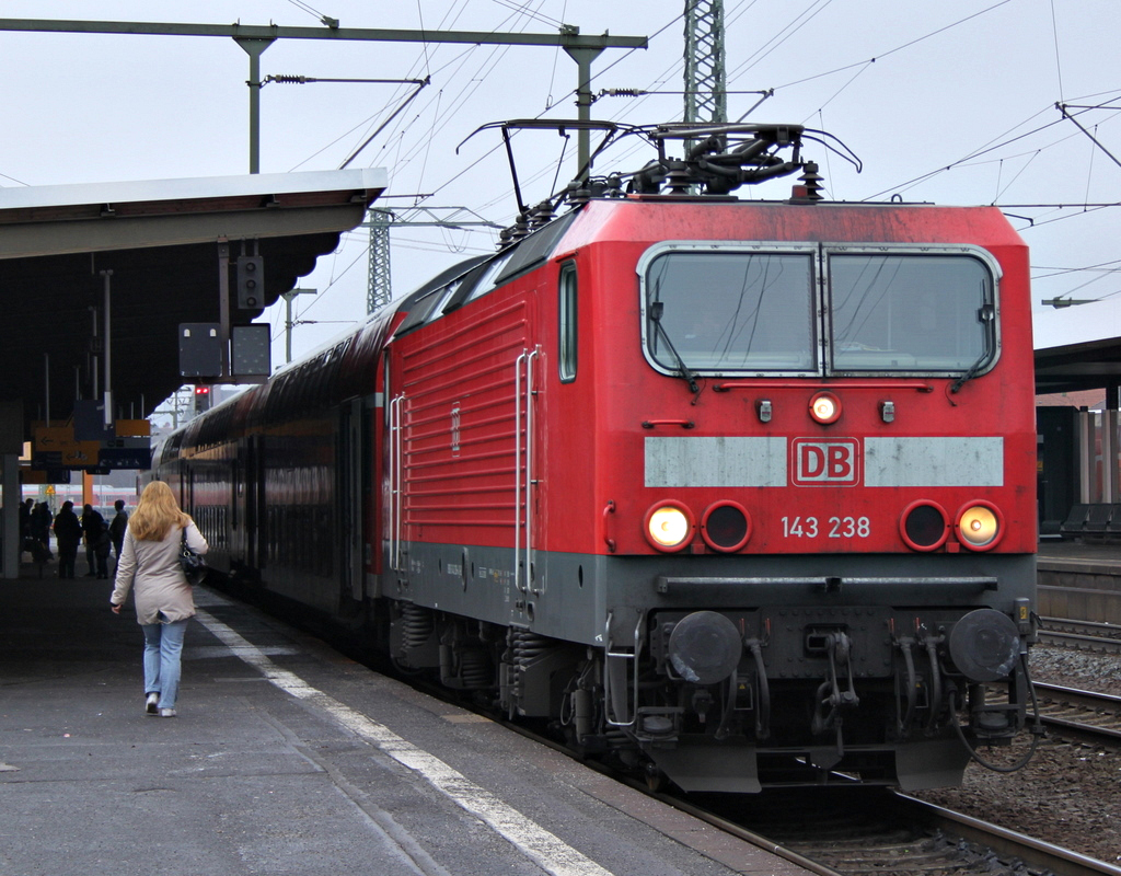 143 238 mit RE nach Frankfurt am Main am 18.02.12 in Fulda