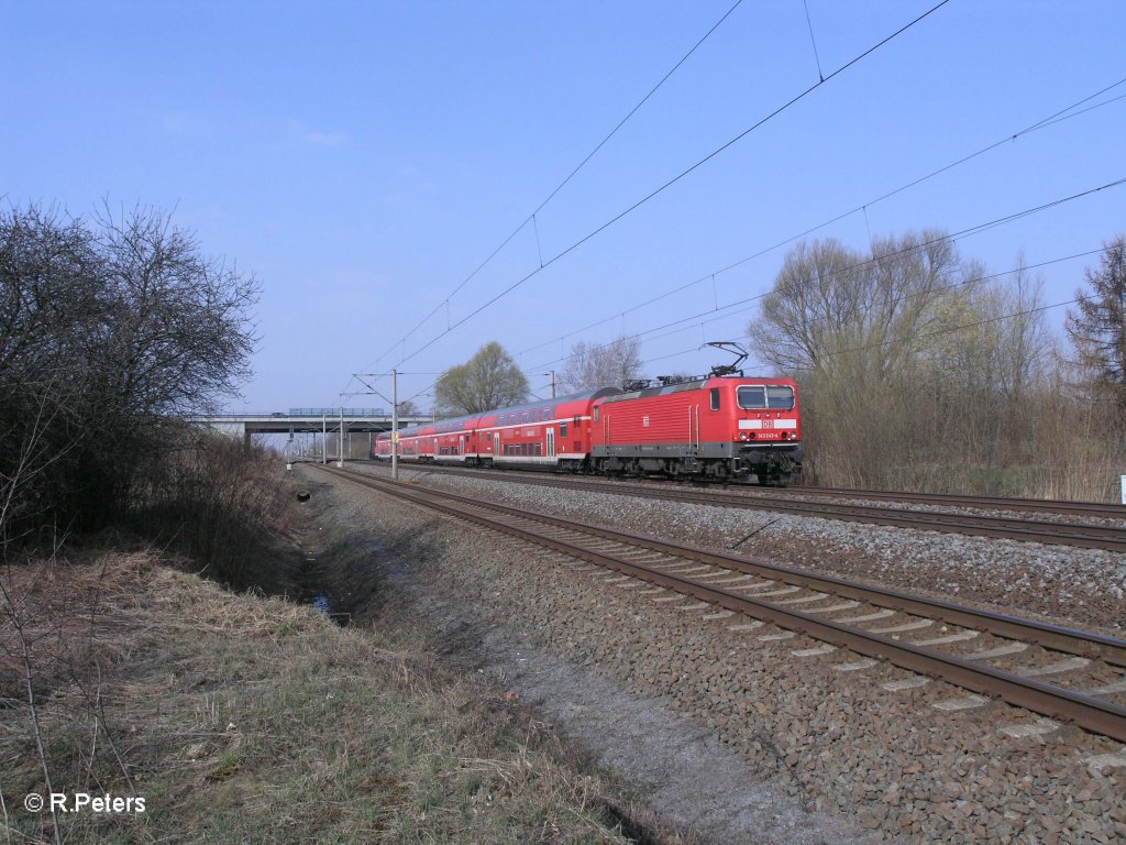 143 243-4 schiebt RE 10570 Dresden - Leipzig bei Borsdorf. 30.03.11