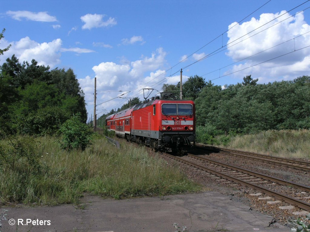 143 576-7 zieht den RB11 Cottbus beim ex HP Vogelsang. 13.08.08