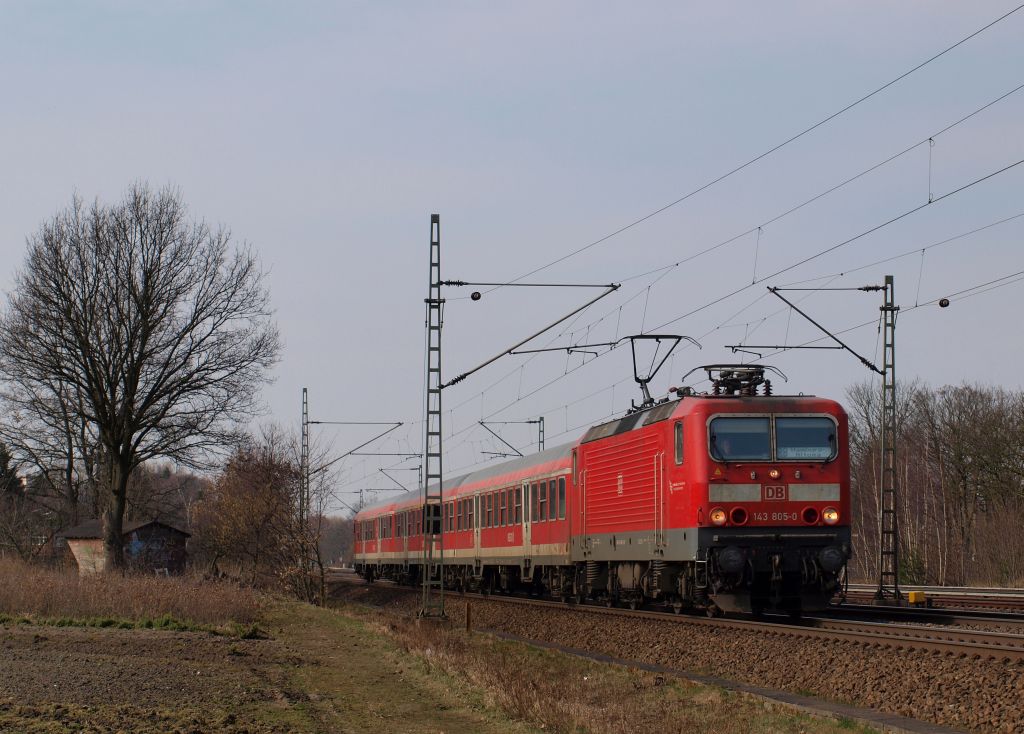 143 805 kam mit der Regionalbahn von Itzehoe durch Halstenbek gefahren.