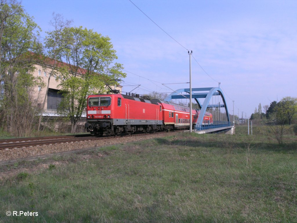 143 809-1 schiebt RE 18206 Frankfurt/Oder durch Eisenhttenstadt. 19.04.11
