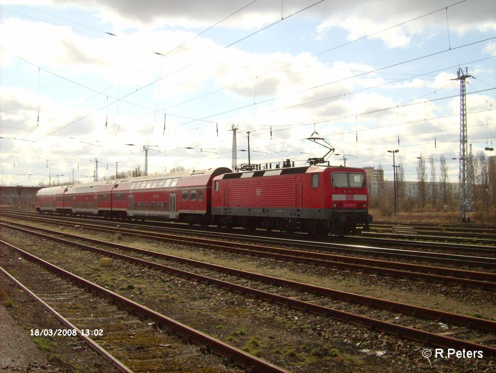 143 812-6 steht mit einer RB im Vorfeld in Eisenhttenstadt. 18.03.08