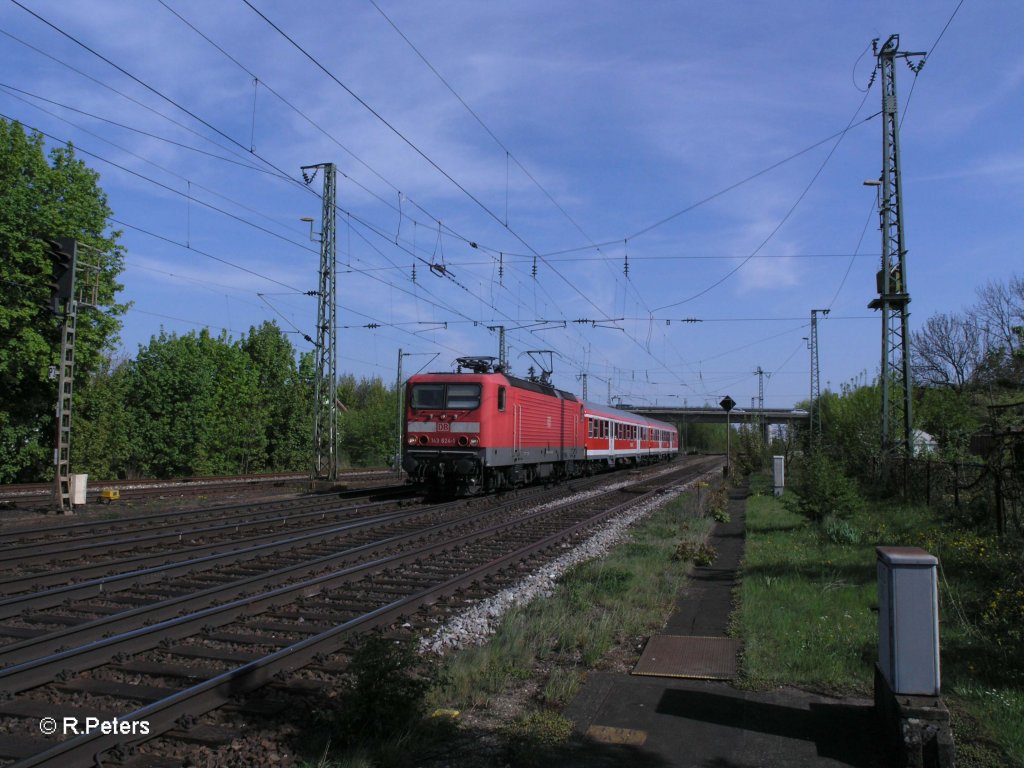 143 824-1 fhrt mit der RB32526 nach Regensburg in Obertraubling ein. 29.04.10