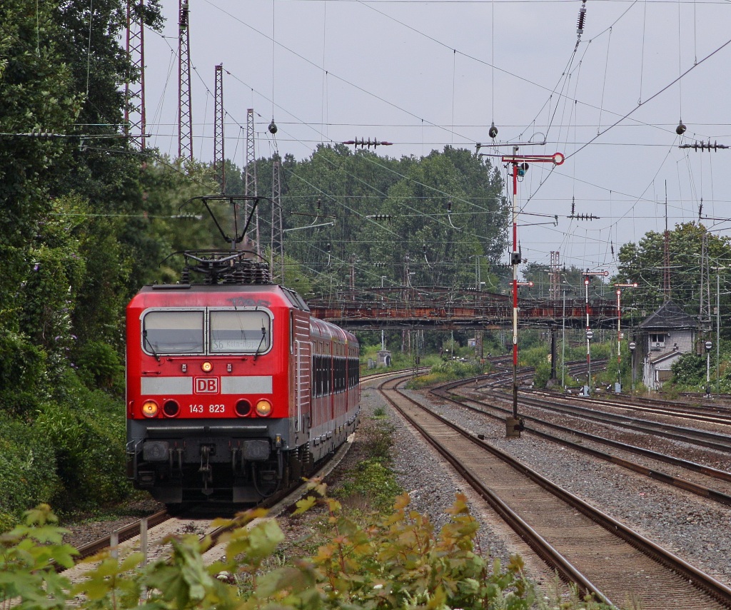 143 826 mit S6 nach Kln Nippes am 06.08.11 in Dsseldorf Rath