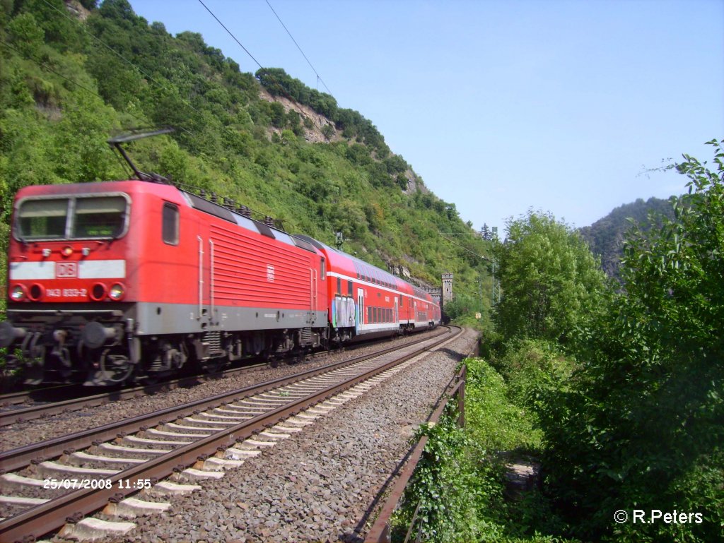 143 833-2 verlsst den Tunnel von St. Goars mit ein RE Frankfurt/Main. 25.07.08