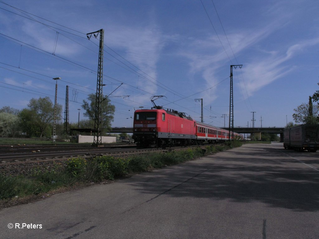 143 846-4 schiebt eine RB bei Regensburg Ost. 29.04.10