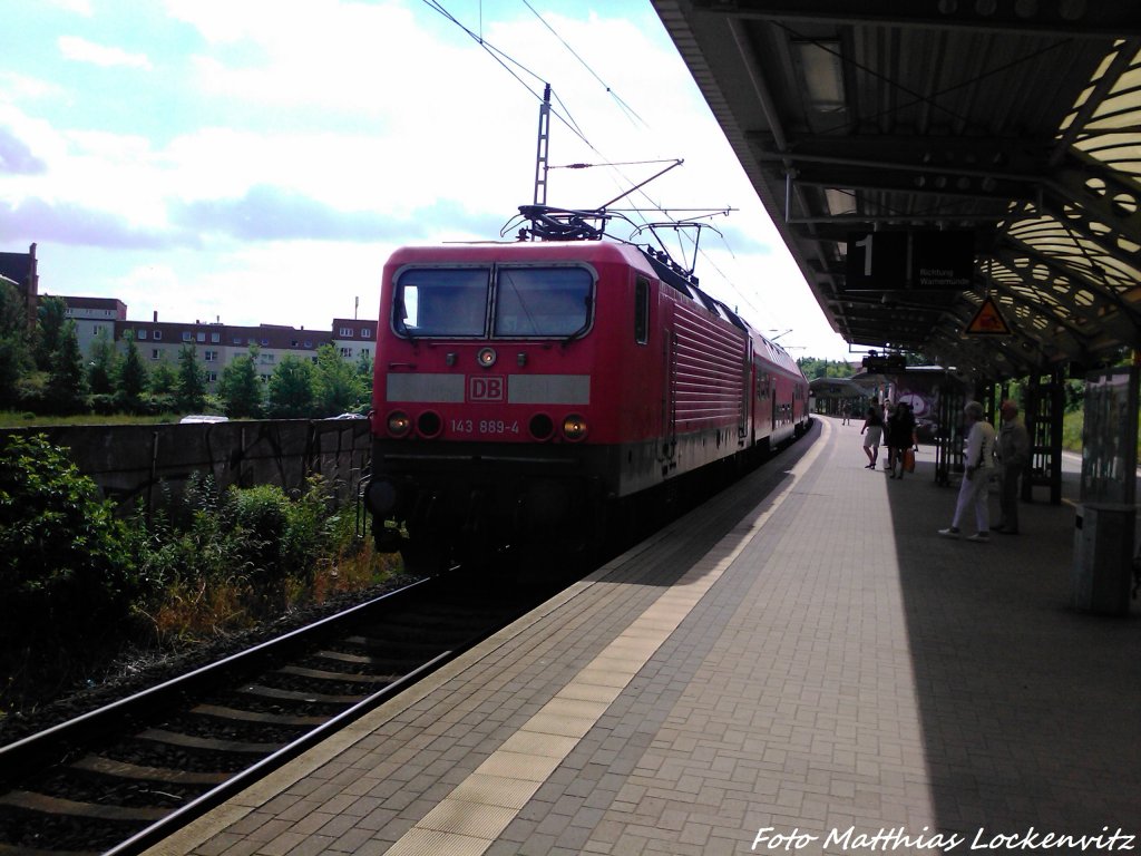 143 889-4 als S1 mit Ziel Warnemnde im S-Bahn Hp. Rostock-Parkstrae am 22.6.13