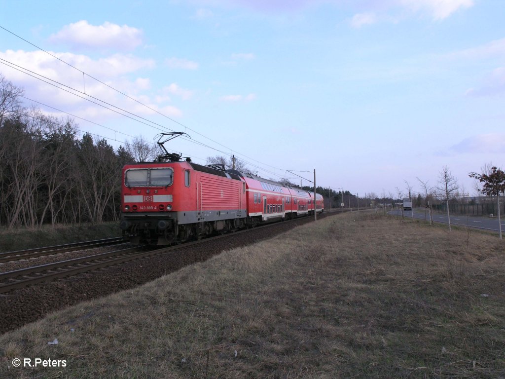 143 889-4 schiebt RE 18229 Cottbus bei Eisenhttenstadt. 01.04.11