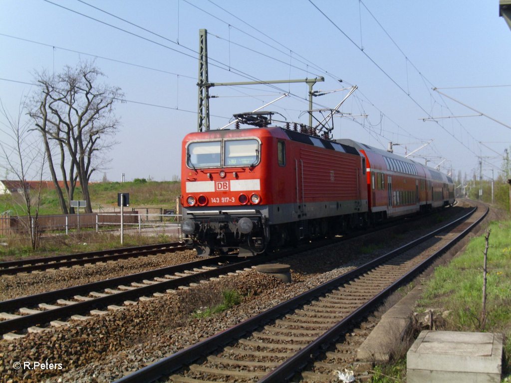 143 917-3 fuhr mit der S10 Leipzig in Schkeuditz ein. 25.04.10