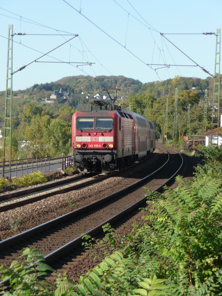 143 919 am 02.10.2011 bei Linz (Rhein)
RB27 -> Koblenz Hauptbahnhof