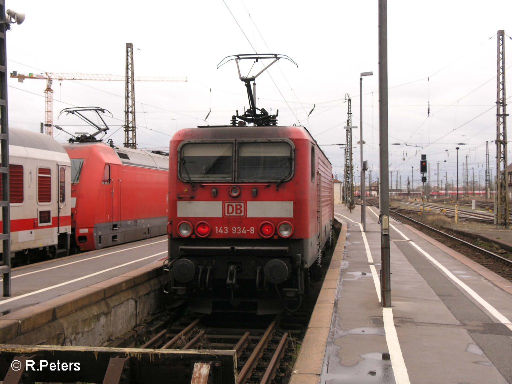 143 934-8 steht mit einer S-Bahn nach Borna in Leipzig. 16.03.08