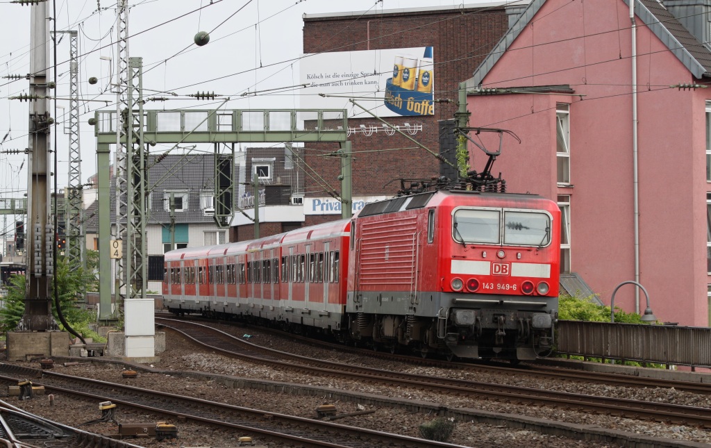 143 949 mit X-Wagen am 16.07.11 in Kln 