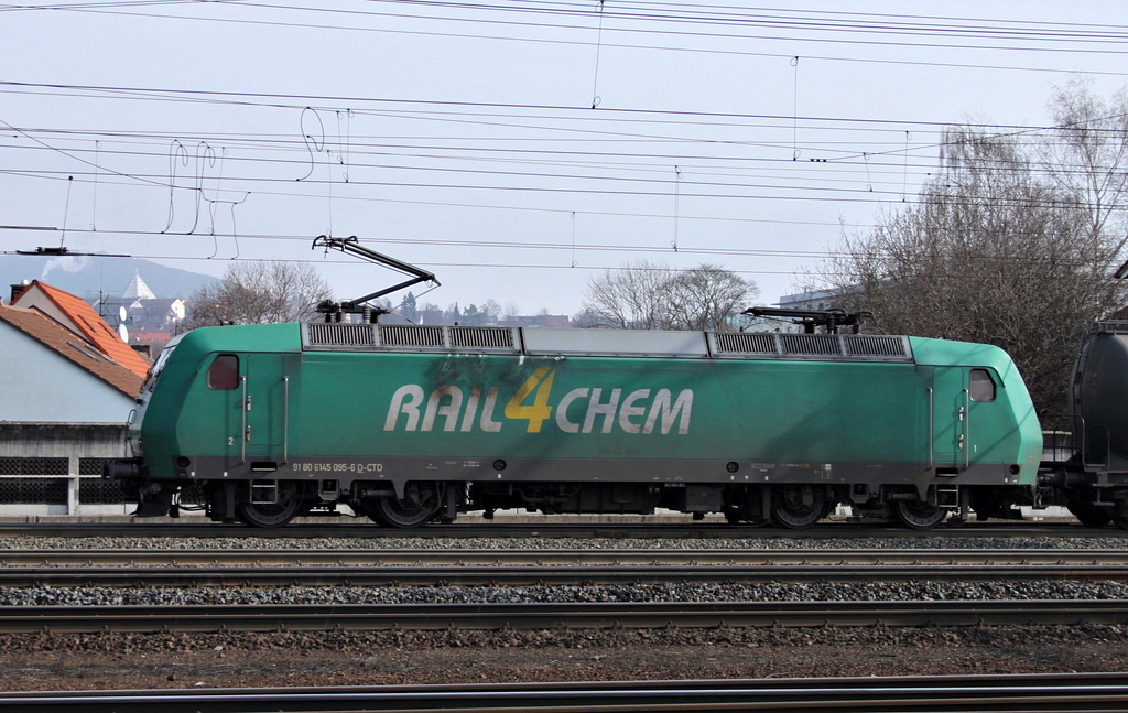 145 095 von R4C mit Kesselwagenzug am 03.03.12 in Fulda