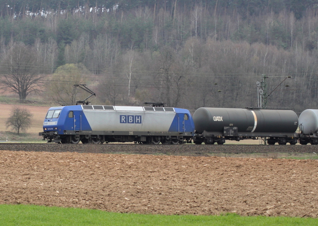 145 101 der RBH mit Kesselwagenzug am 02.04.12 bei Fulda