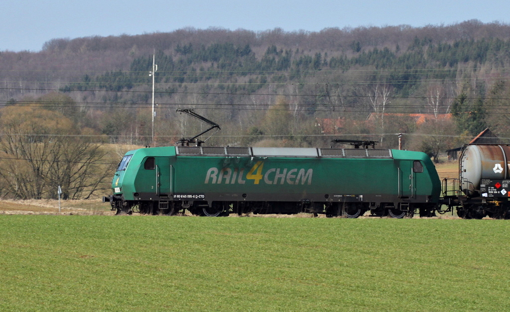 145 CL 004 von R4C mit Kesselwagenzug am 15.03.12 bei Fulda