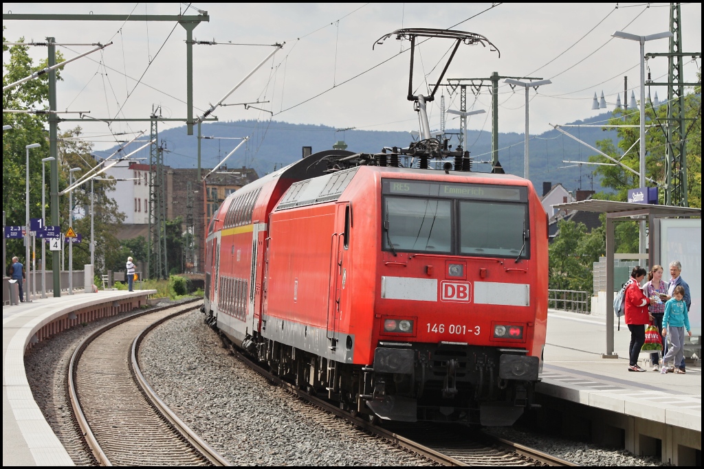 146 001 mit RE 5 nach Koblenz Hbf in Koblenz Stadtmitte. (23.07.11)