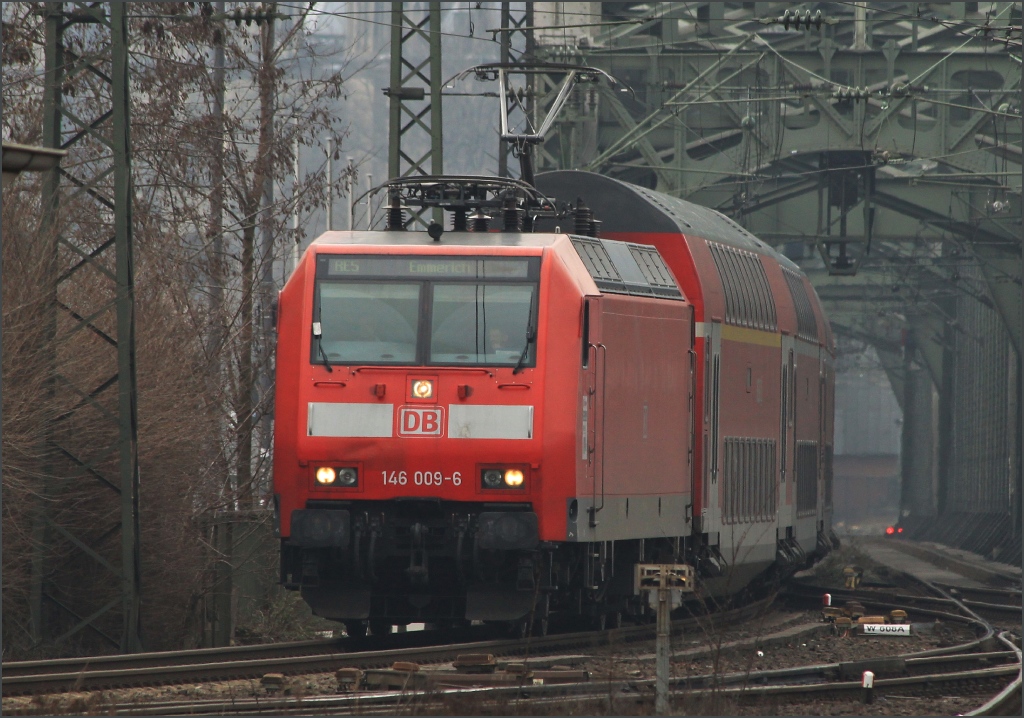 146 009 mit RE 5 nach Emmerich am 19.02.11 in Kln Deutz