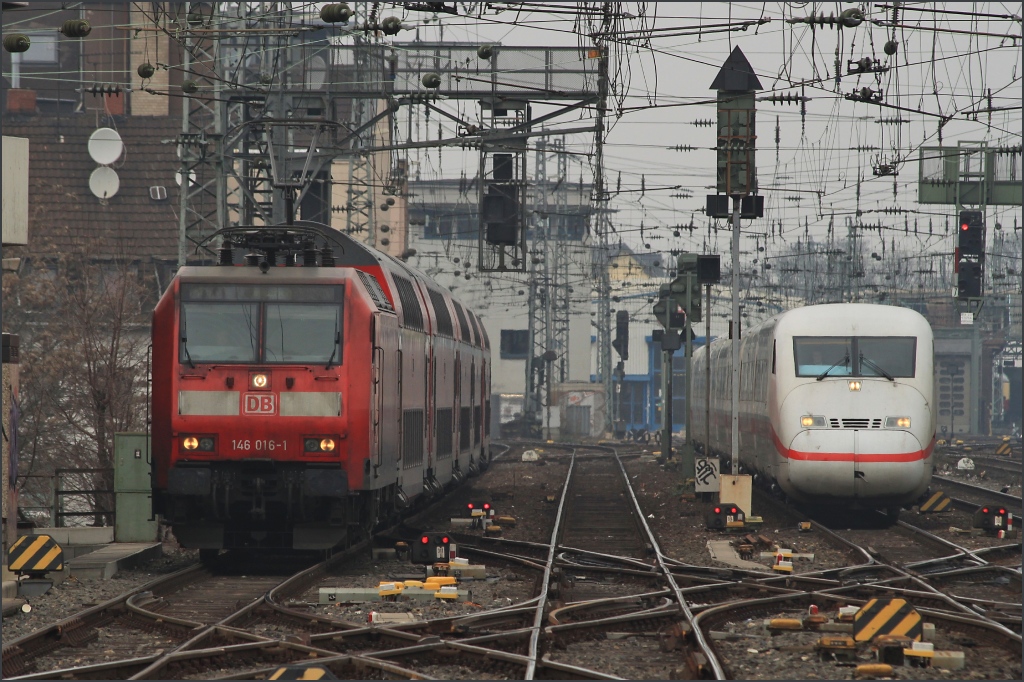 146 016 und ein 402er am 19.02.11 in Kln 