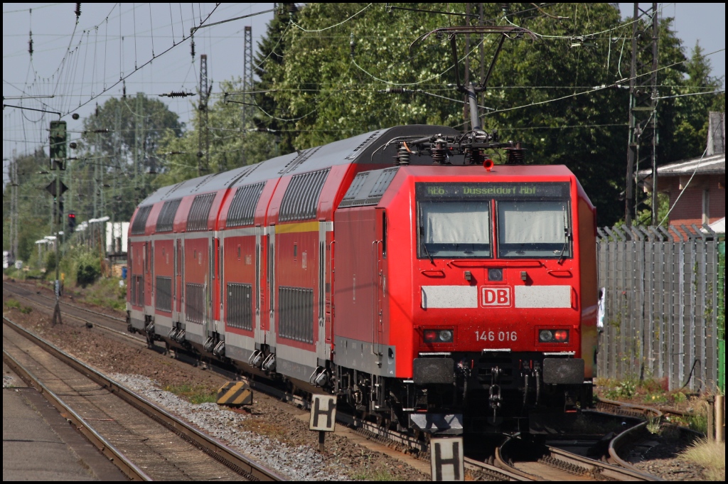 146 016 mit RE 6 nach Dsseldorf am 04.06.11 in Kamen