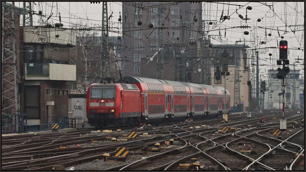 146 027 mit einem RE bei der Einfahrt in den Klner Hauptbahnhof am 19.02.11