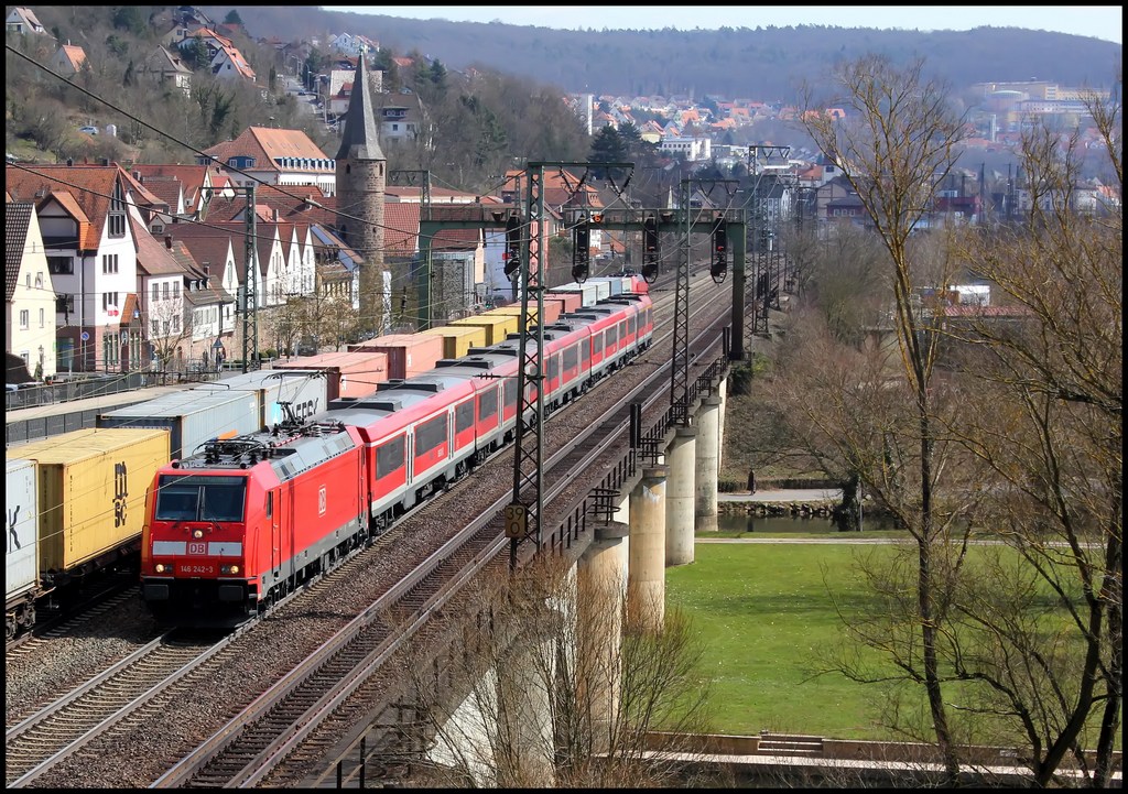 146 242 als RE nach Frankfurt am 07.04.13 in Gemnden am Main