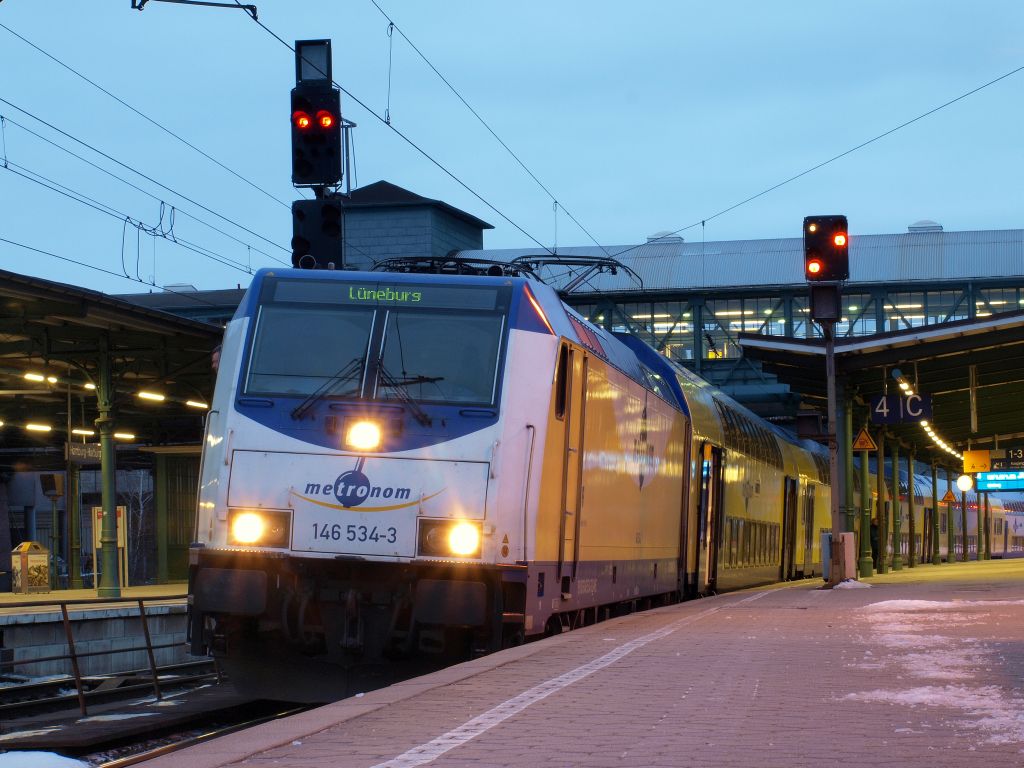 146 534-3 stand mit dem Metronom Regional nach Lneburg im Bahnhof Hamburg-Harburg.