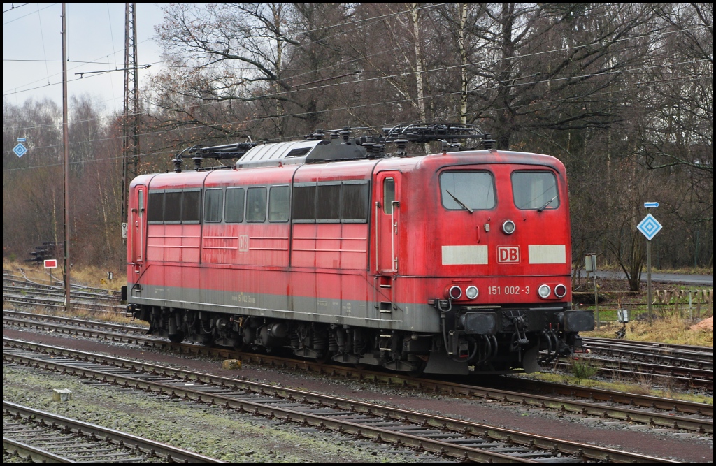 151 002 (noch mit Pfeife) abgestellt am 07.01.12 in Kreuztal