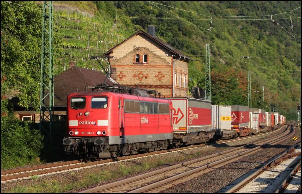 151 003 durchfuhr am 01.09.11 Kaub am Rhein mit einem KLV-Zug in Richtung Norden