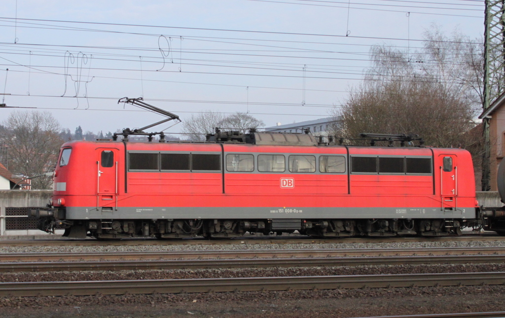 151 008 mit Gterzug am 10.02.11 in Fulda