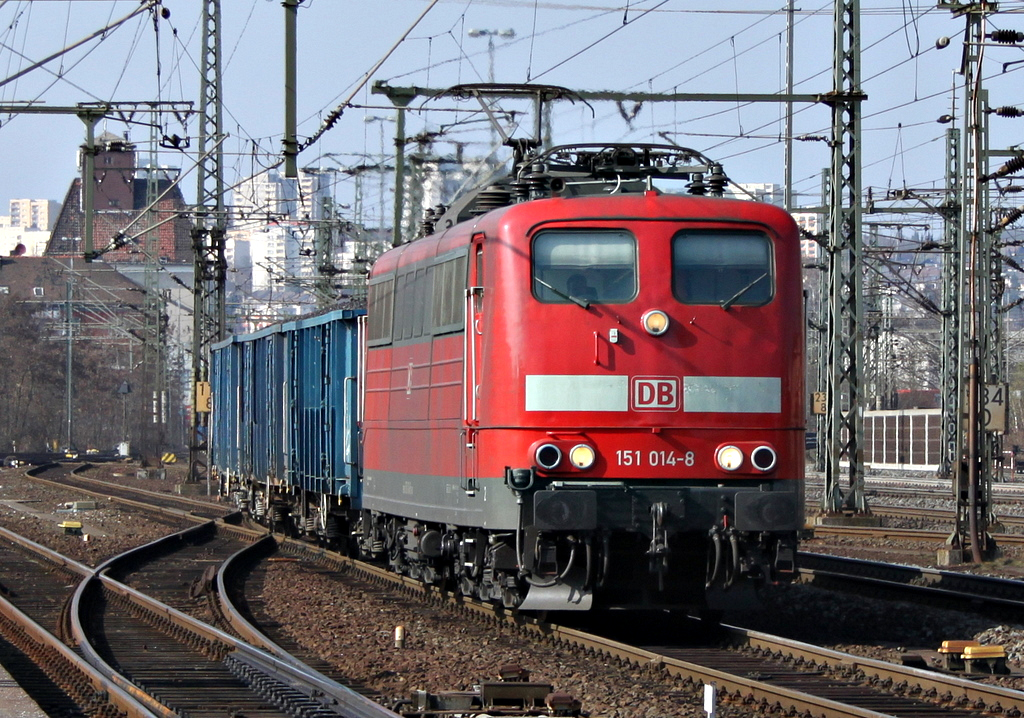 151 014 mit Kohlezug am 22.03.12 in Fulda