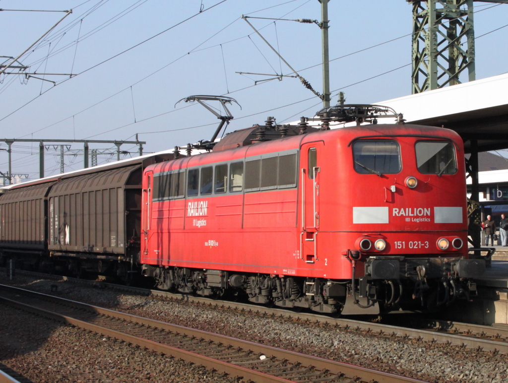 151 021-3 mit Gterzug am 22.02.11 in Fulda