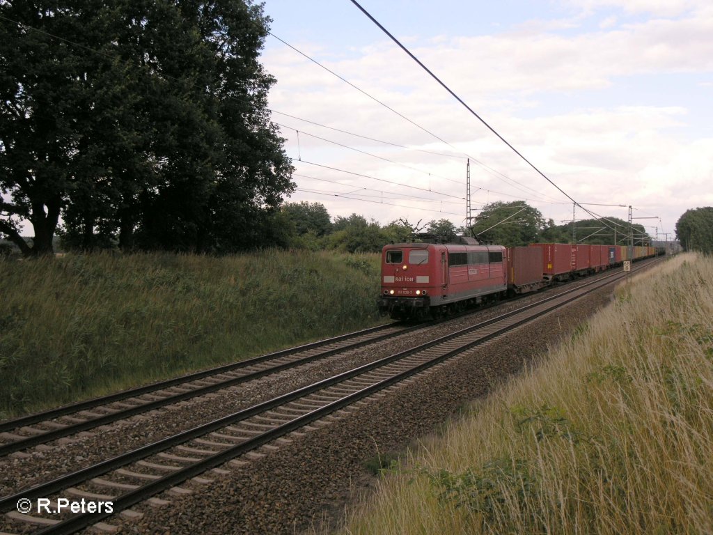 151 038-7 zieht ein Containerzug kurz vor Jacobsdorf(Markt) 19.07.08