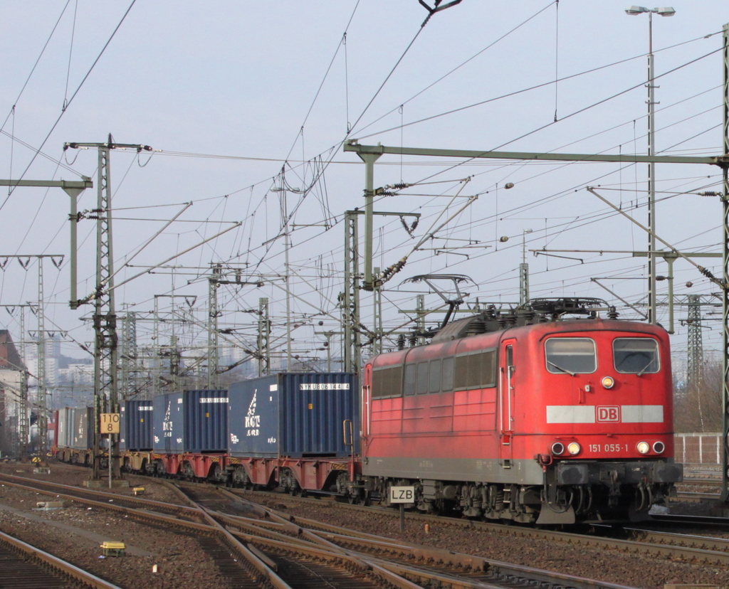 151 055-1 mit Gterzug am 10.02.11 in Fulda