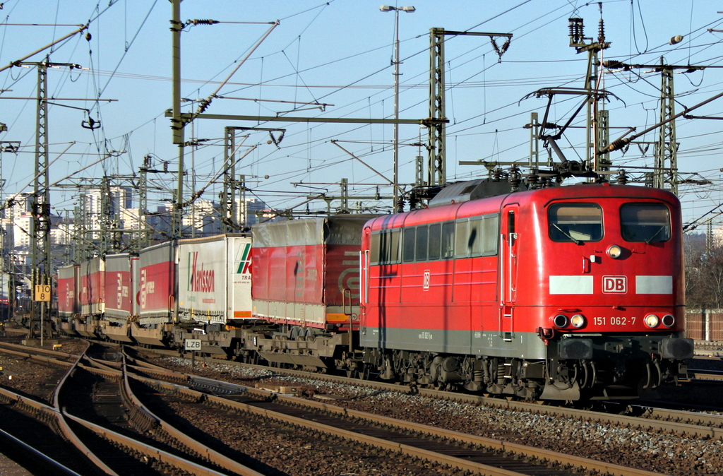 151 062 mit Gterzug am 16.01.12 in Fulda