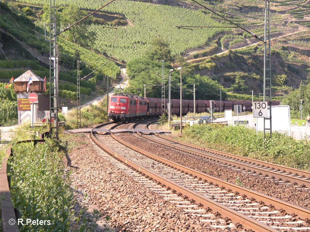 151 084-1 + 016 ziehen bei Oberwesel ein Kohlezug/Erzbomber durchs Rheintal. 24.07.08