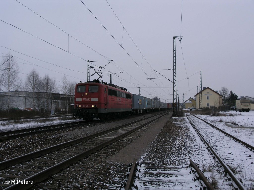 151 148-4 durchfhrt am 09.01.10 Obertraubling mit ein Containerzug. 