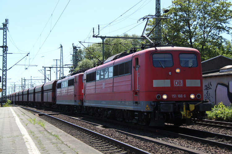 151er doppel bei der Durchfahrt im Bahnhof Hamburg-Harburg(04.06.2011)