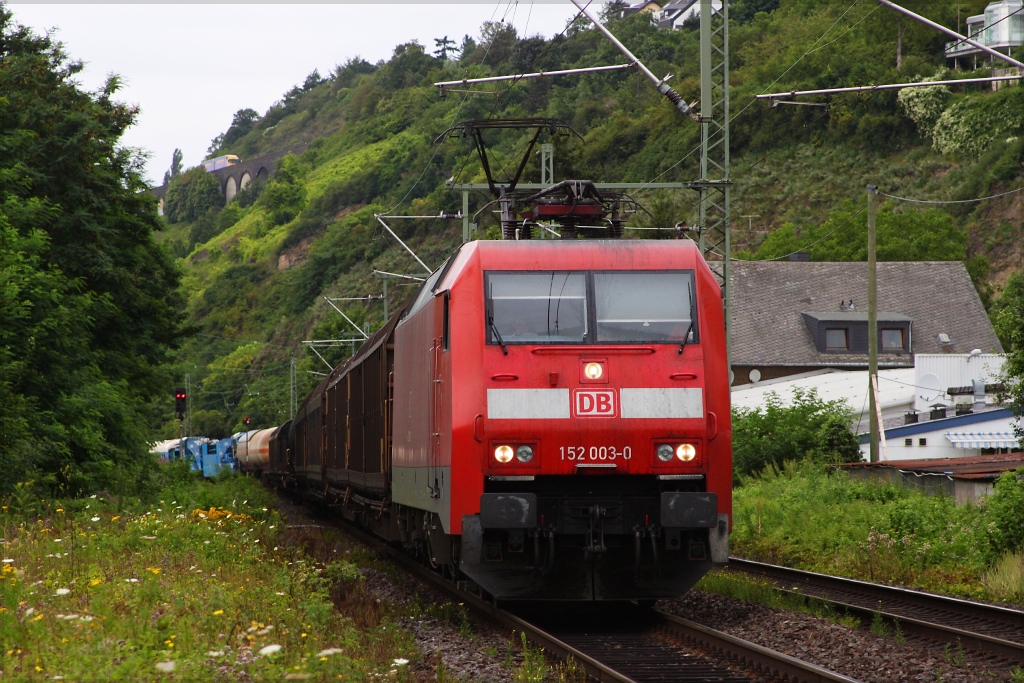 152 003 am 02.08.12 bei der Durchfahrt von Vallendar in Richtung Sden