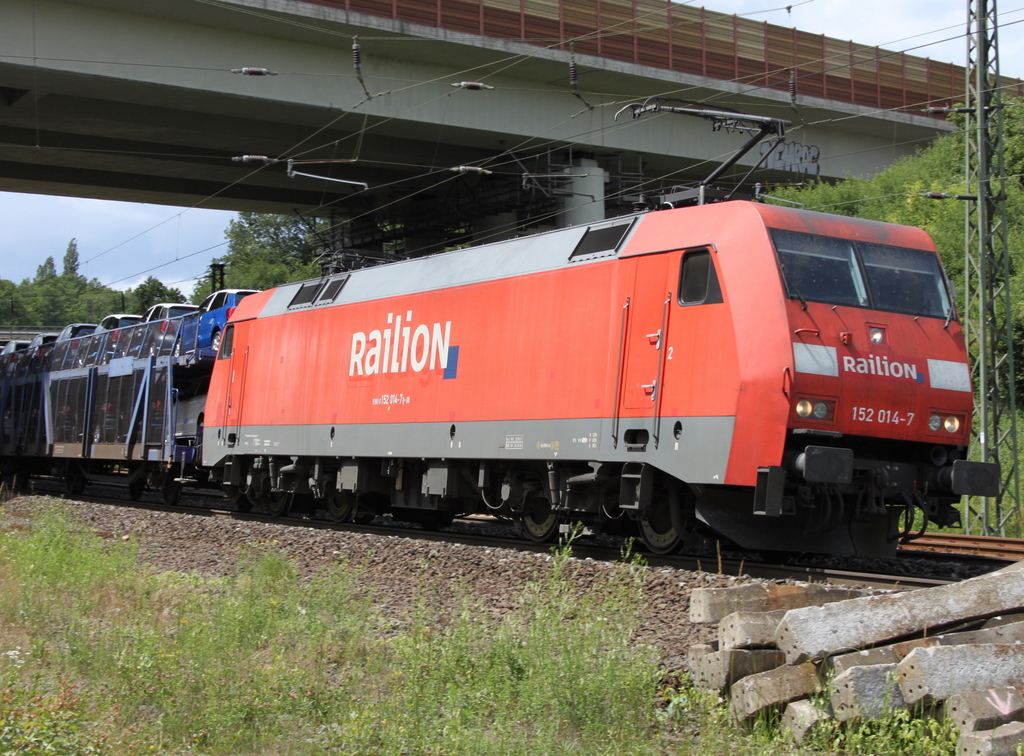 152 014-7 mit Gterzug am 23.06.11 bei Fulda